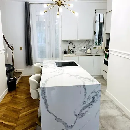 Triplex A Montmartre - Sauna * Parigi